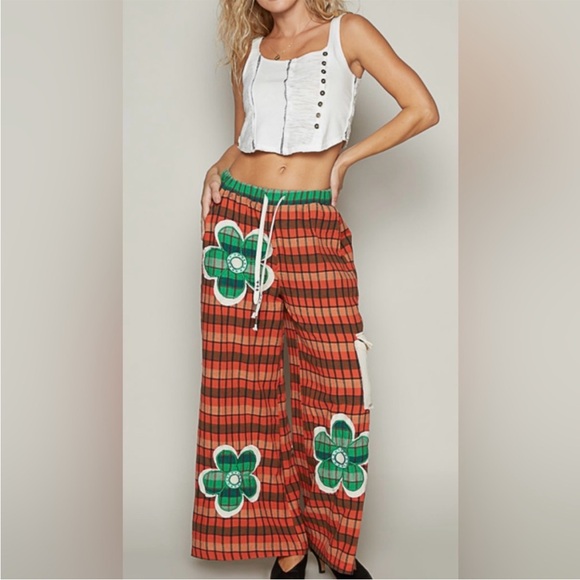 POL Pants - POL Designed in wide pants in woven print w/ outseam, flower patchwork.